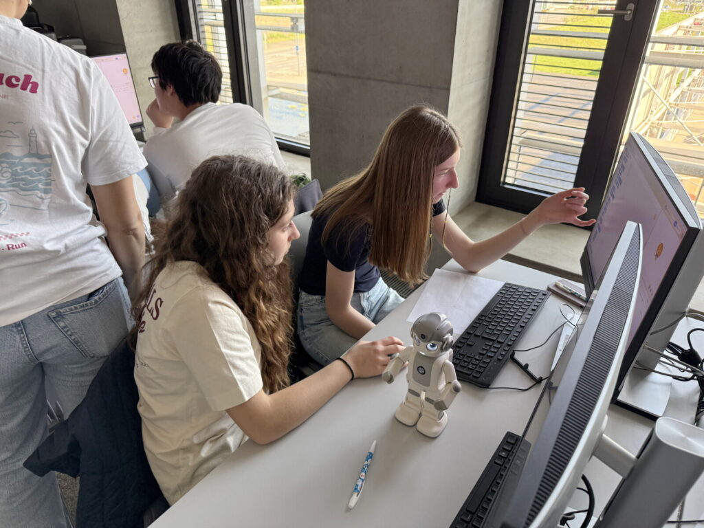 2026-04-22 ScienteensLab 6C4 (11)