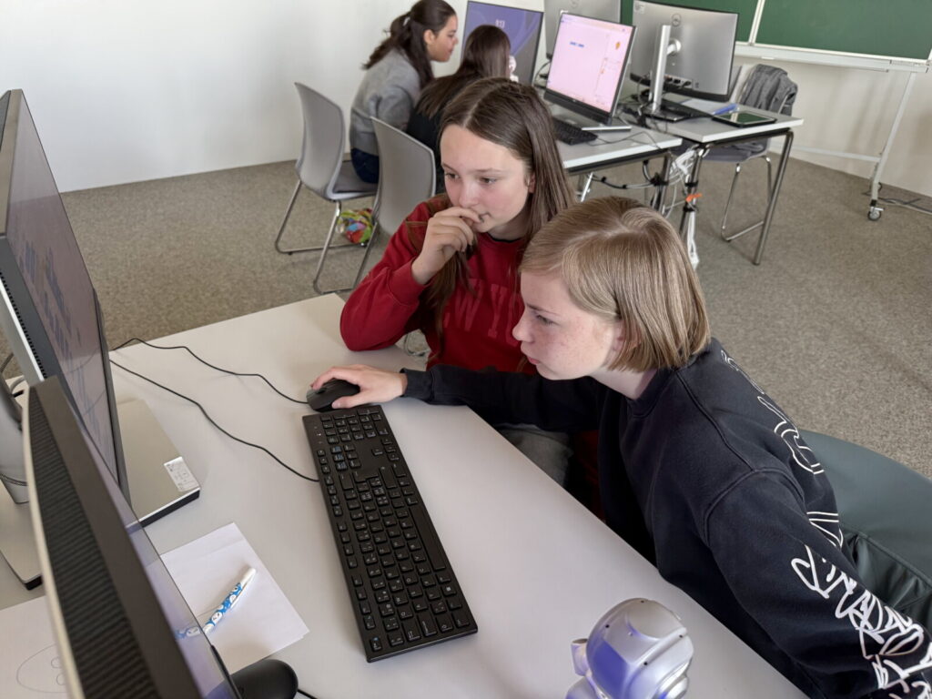 2026-04-22 ScienteensLab 6C4 (13)