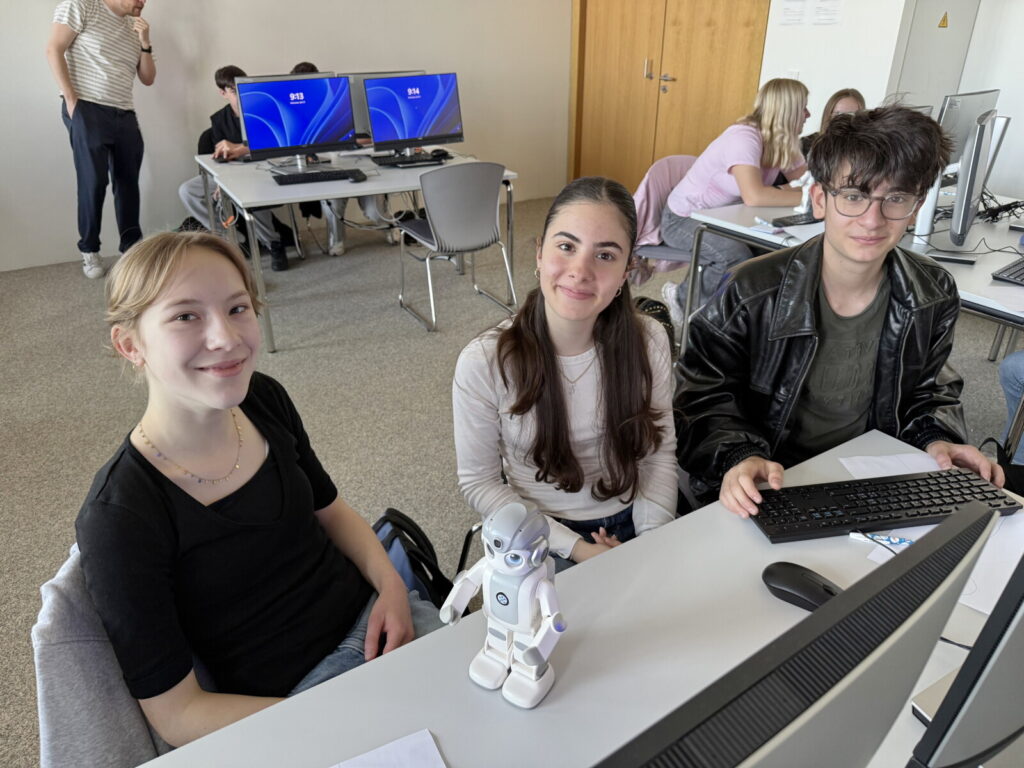 2026-04-22 ScienteensLab 6C4 (14)