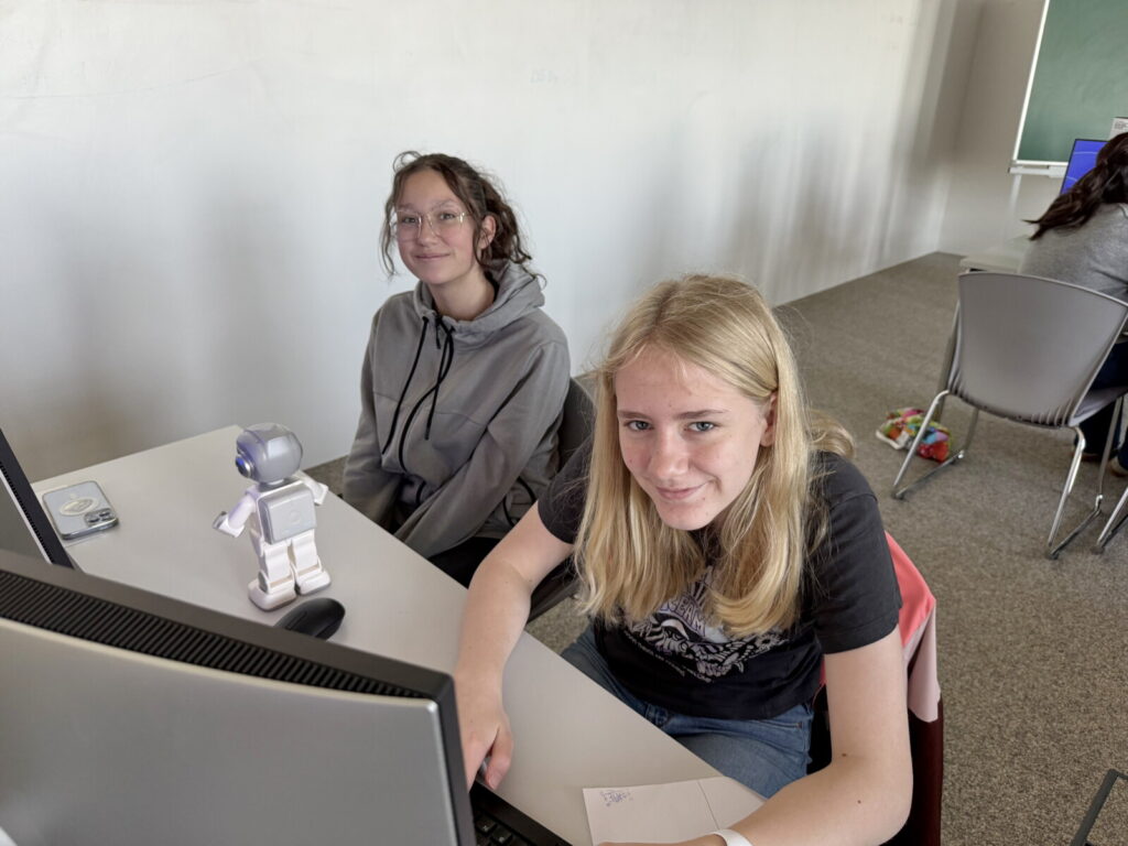 2026-04-22 ScienteensLab 6C4 (16)