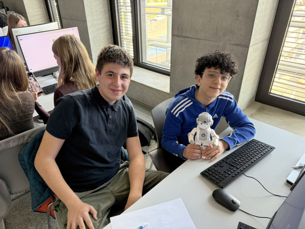 2026-04-22 ScienteensLab 6C4 (9)
